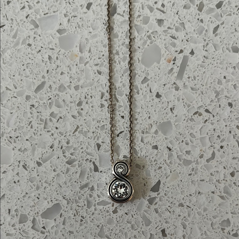 Elegant Silver Pendant Necklace